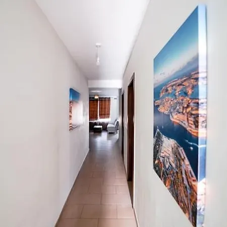 Lovely Penthouse In The Center Naxxar